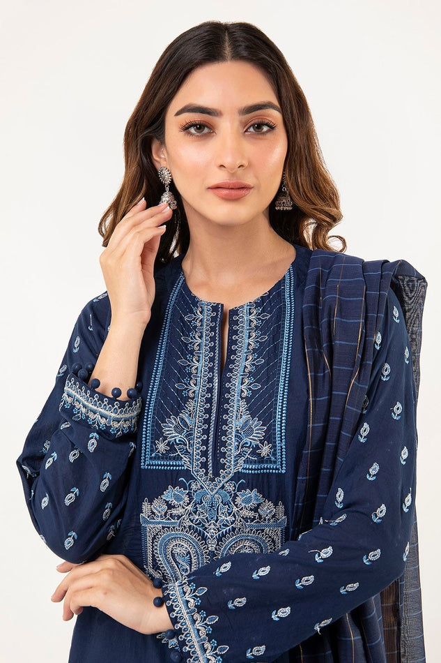 Khaadi lawn hotsell suits