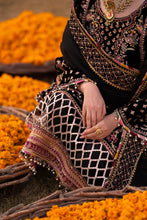Load image into Gallery viewer, Qalamkar Shadmani Phir Se 4pc Unstitched (Dhalia FW-6) Suiting