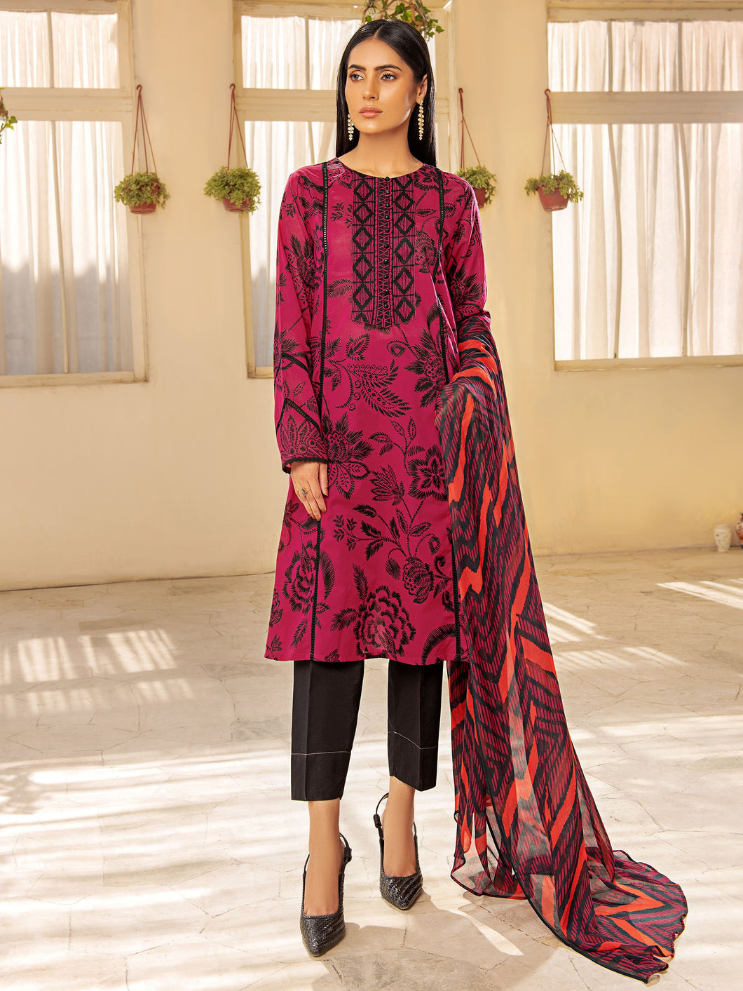 Unstitched Printed Lawn 3pc Suit (Code:U1589PINK)