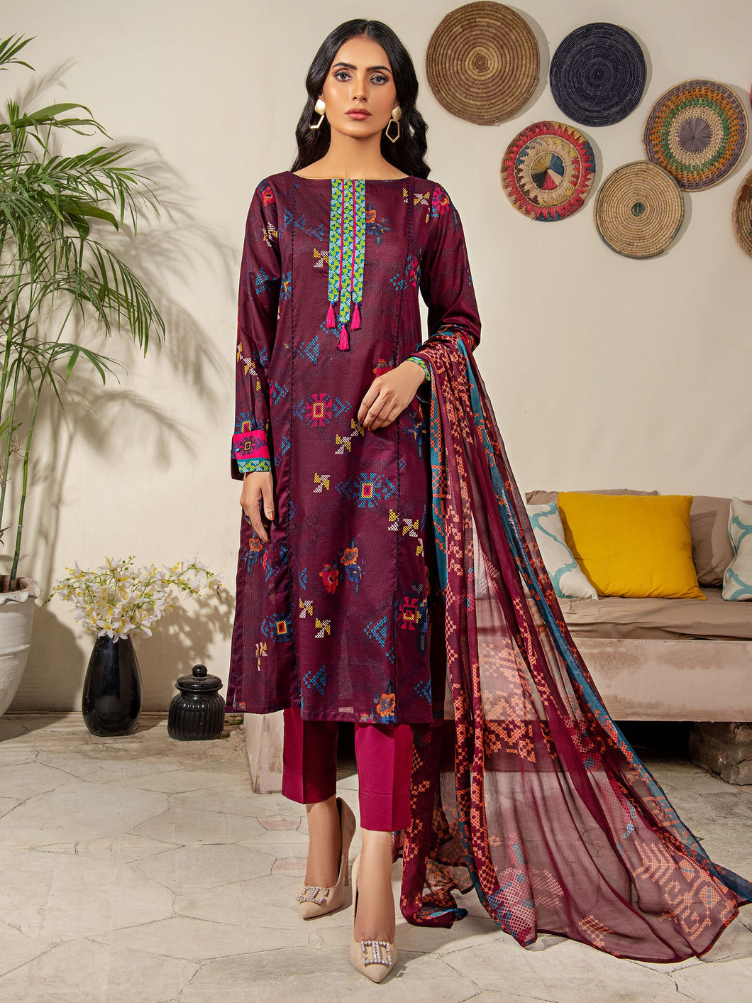 Unstitched Printed Lawn 2pc Suit (Code:U1579-2PC-PINK)