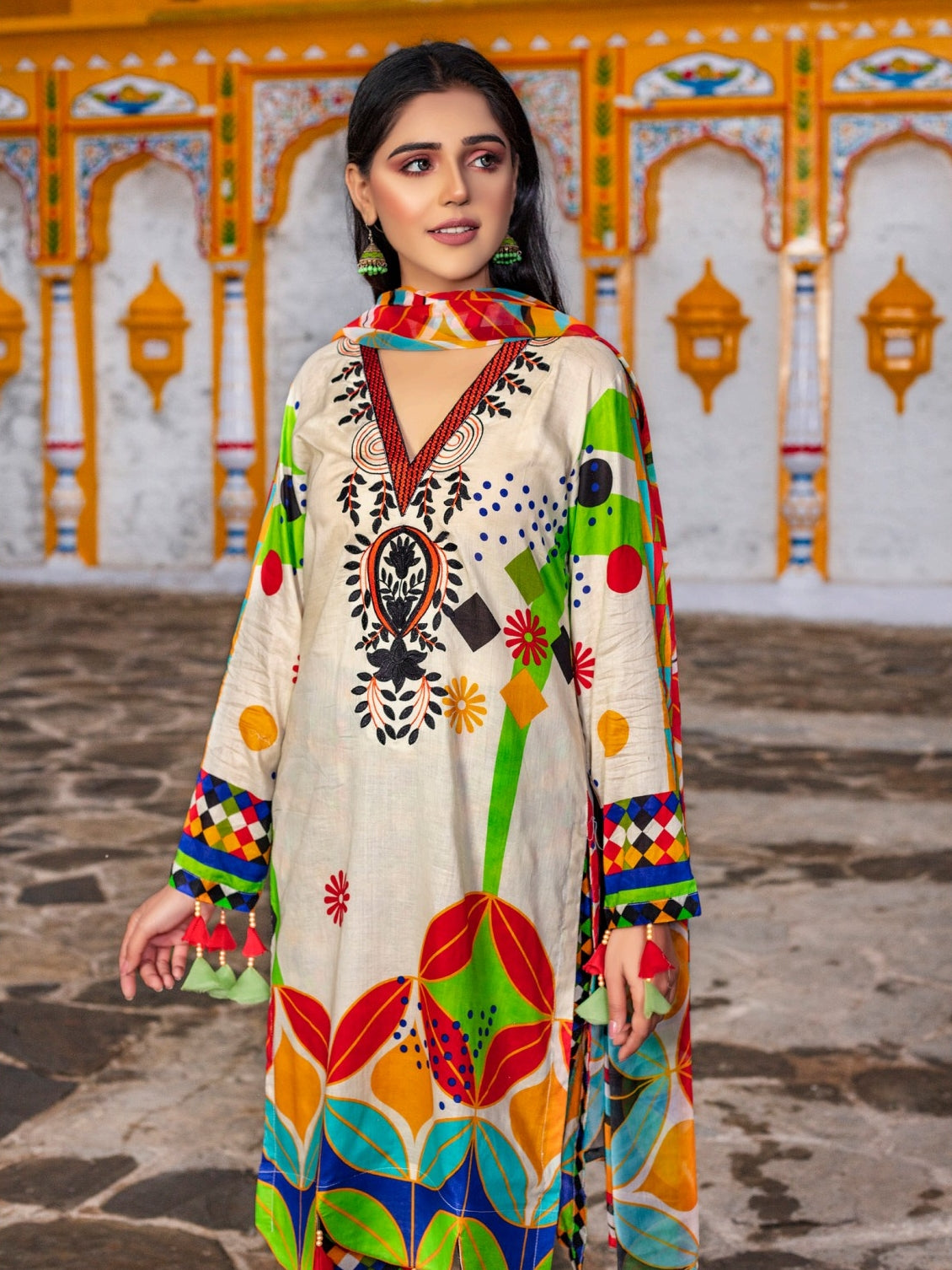 Dawood lawn suits price outlet