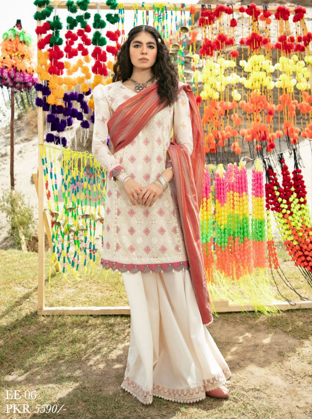Qline 3pc Unstitched Luxury Lawn Suiting Code: EE 06