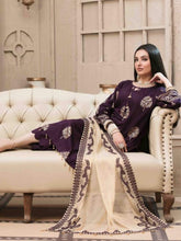 Load image into Gallery viewer, Pearla 3pc Unstitched Viscose Pearl Gold Table Printed Winter Suiting D5962
