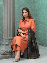 Load image into Gallery viewer, HERITAGE 3pc Unstitched Broshia Banarsi Khaddar Suiting D6157
